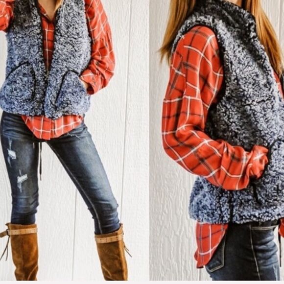 Reversible Sherpa Vest - Picture 4 of 16
